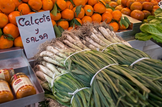 Calçots and salsa romesco at the market