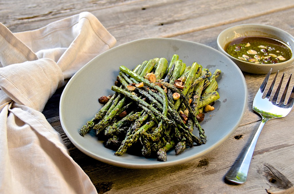 Grilled asparagus with hazelnuts vinaigrette