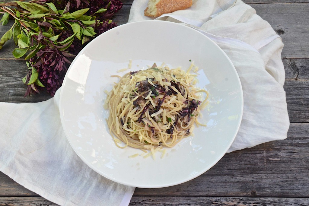 Pasta with radicchio, olive oil and parmesan