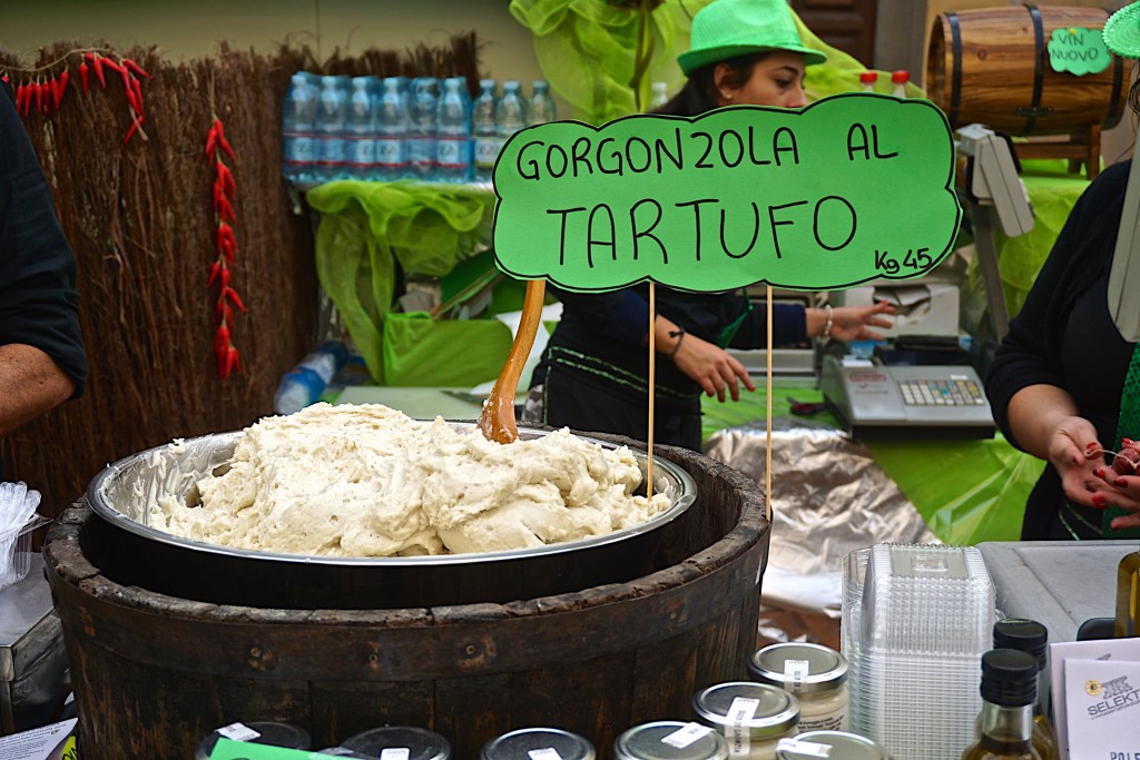 Gorgonzola with truffles