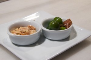 Fried almonds and olive